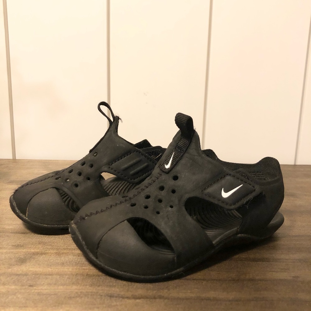 Nike Sunday size 6toddler